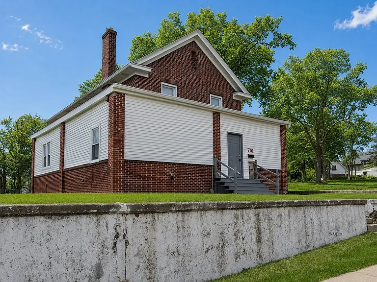 751 Dupont St — Photo 2