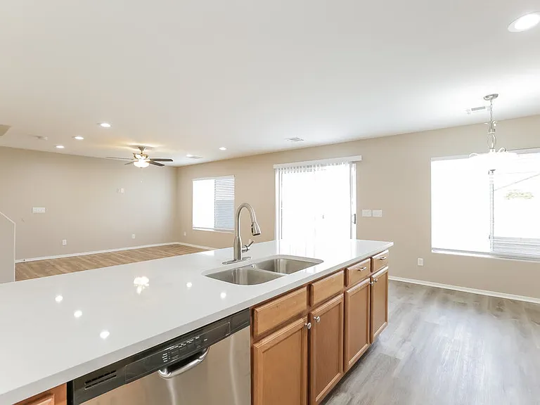 5804 S 10th Dr — Photo 8