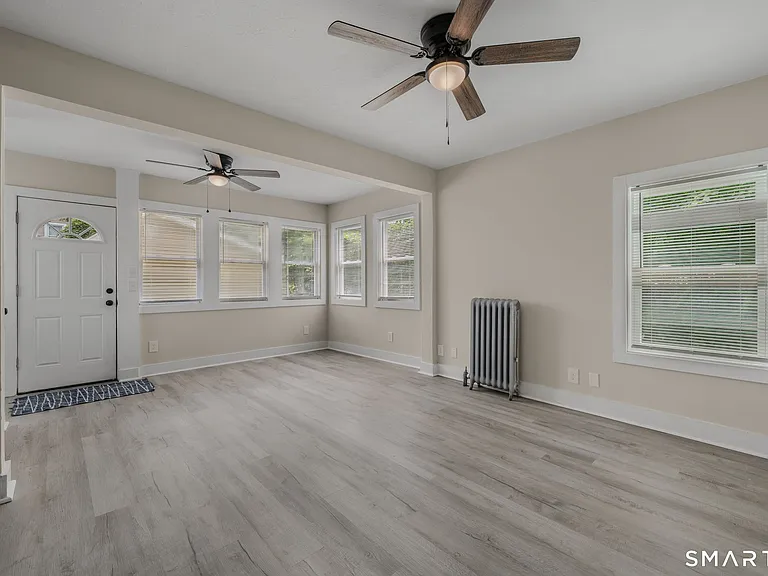 115 Pequot Ave — Photo 12