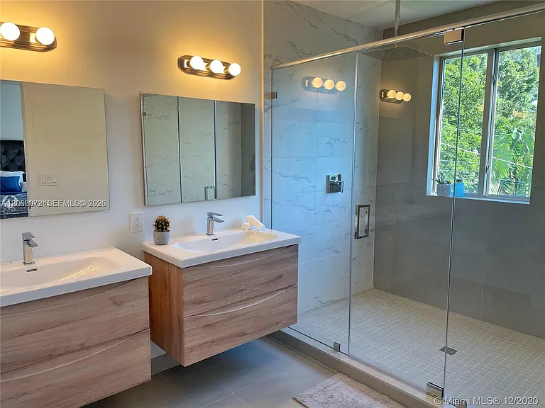 807 SE 14th St #0 — Photo 9
