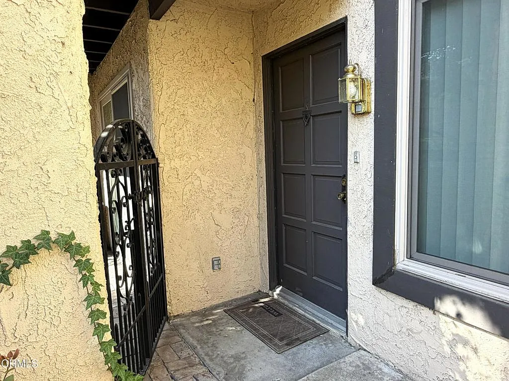2 bed, 1.5 bath, 1181 sqft, $3,400 — Photo 2