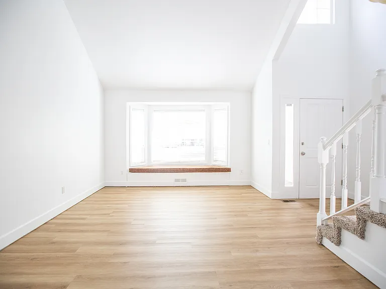 8471 SW Bonaventure Ln — Photo 3