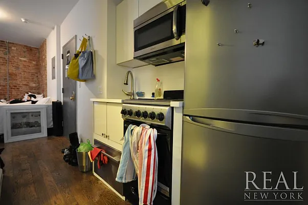 Rented by REAL New York | media 32