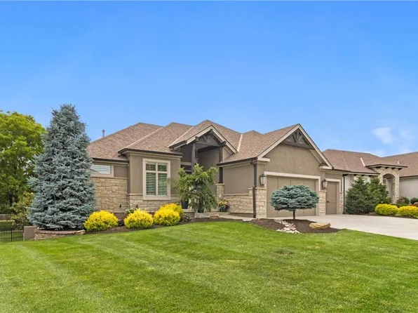 15616 Windsor St, Overland Park, KS 66224