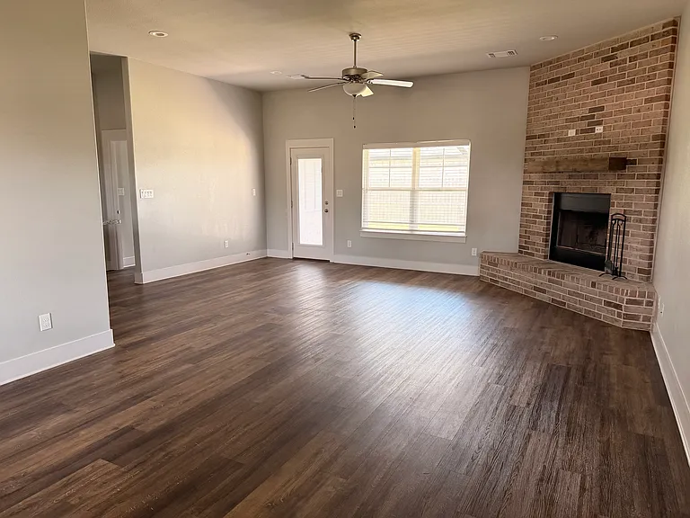 1202 Delmar Dr — Photo 6