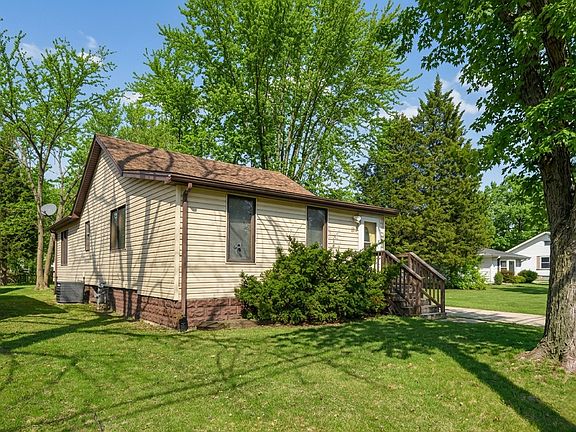 2nd image of 303 Bruce Rd