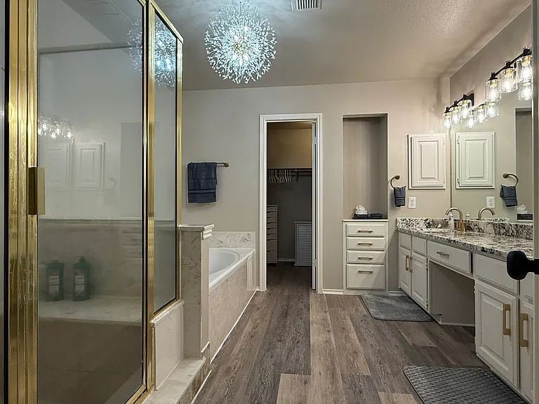 809 Almadin — Photo 24