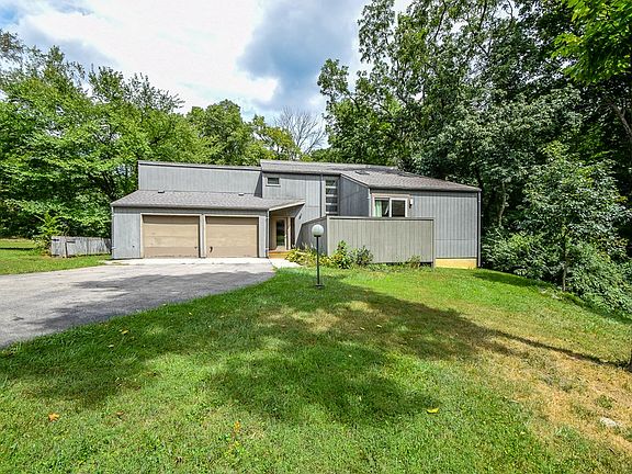 3rd image of 480 Moorewood Cir