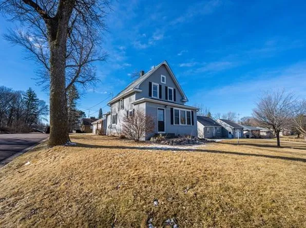 1830 11th St E, Glencoe, MN 55336