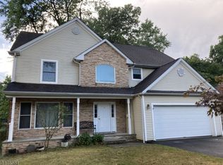 15 Quaker Rd, Parsippany, NJ 07054