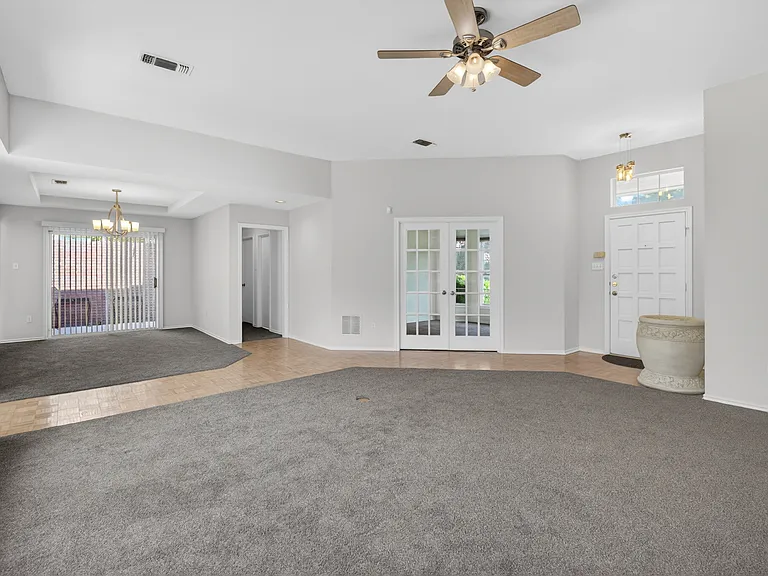 1009 McCoy Dr — Photo 7