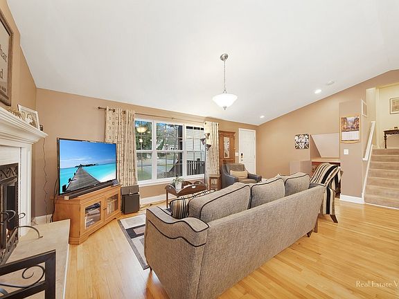 4th image of 267 East Ln