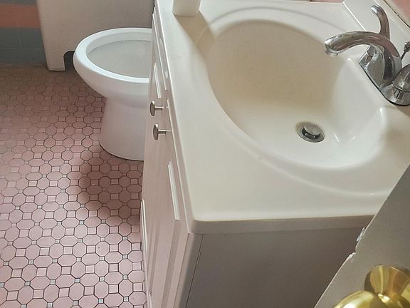 2nd image of 2746 Lafeuille Ave