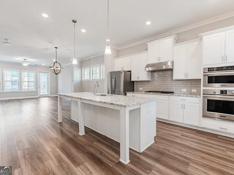 5051 Pinckney Ln — Photo 6
