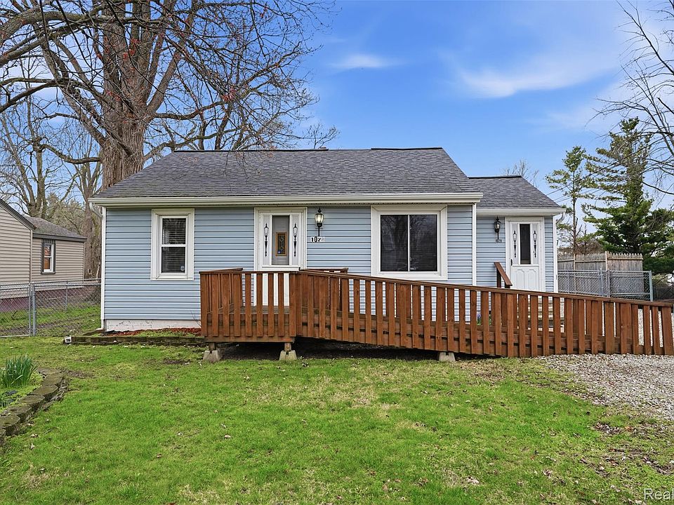 1st image of 1028 Carlton Dr