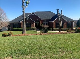 6221 Dwayne Starnes Dr, Hickory, NC 28602