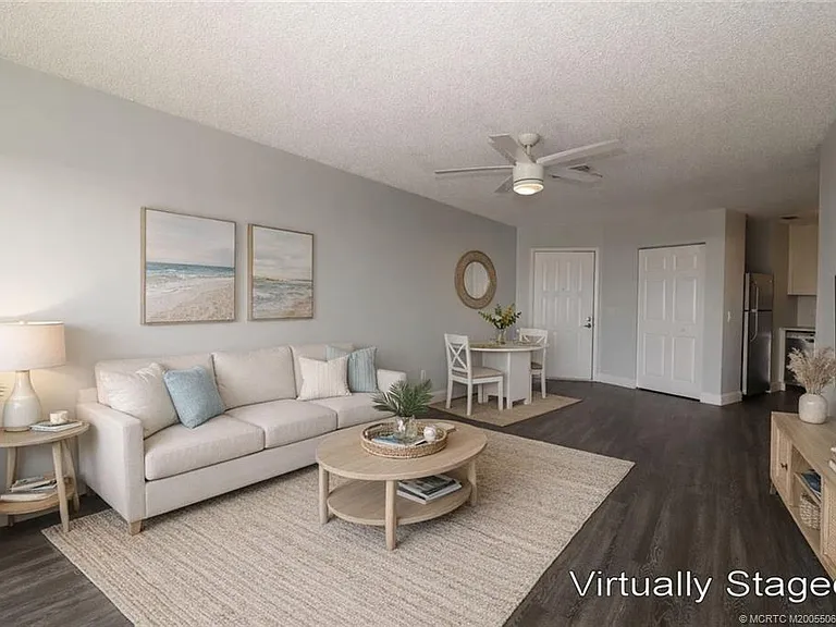 2083 NE Collins Cir #8-90 — Photo 2