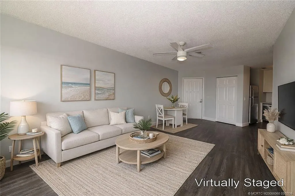 Building Photo - 2083 NE Collins Cir #8-90