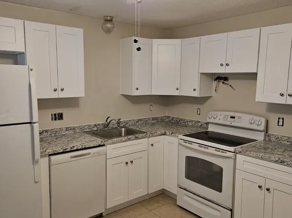 33 River St APT 2, Windsor, CT 06095