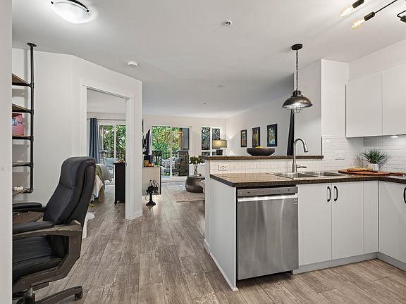 4th image of 8717 160th St #407