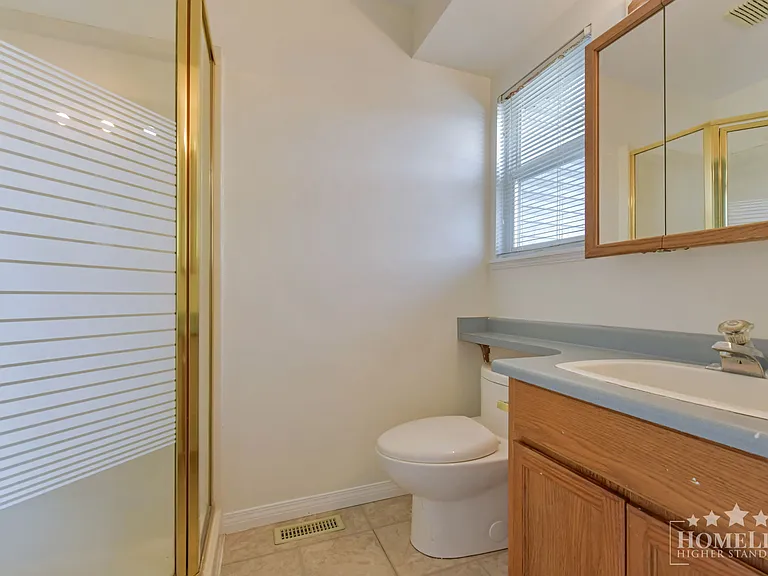 6375 187a St #UPPER HOUSE — Photo 30