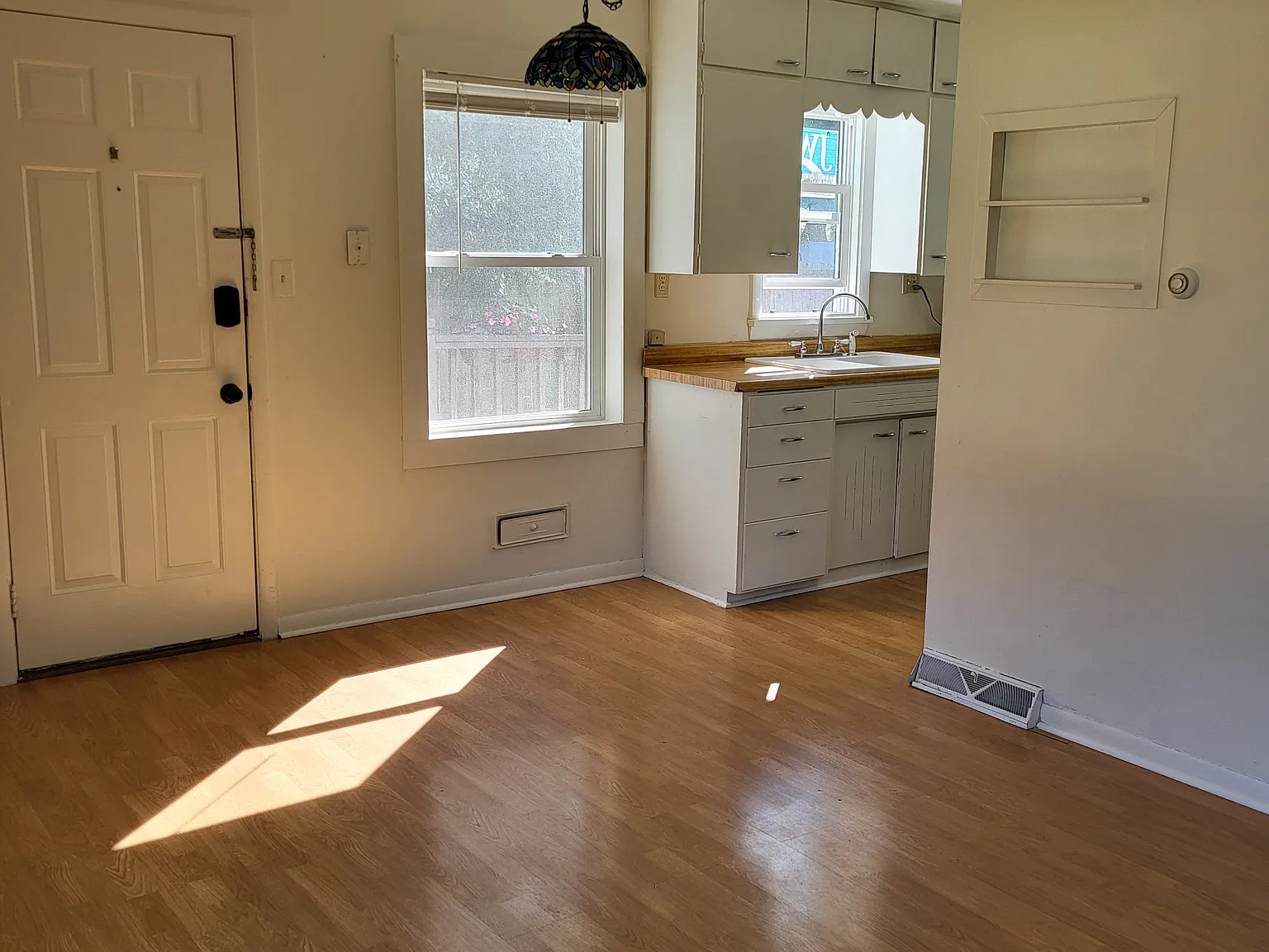 1 bed, 448 sqft, $1,200 — Photo 4
