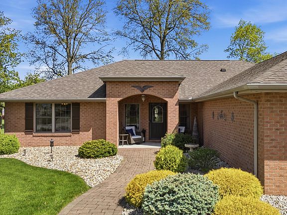 2nd image of 618 Linden Ln
