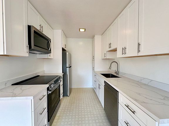 3rd image of 2420 Steiner St APT 12