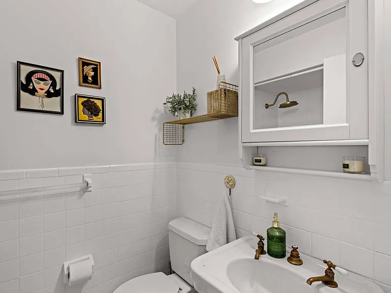 813 Edge Of Woods Rd — Photo 15