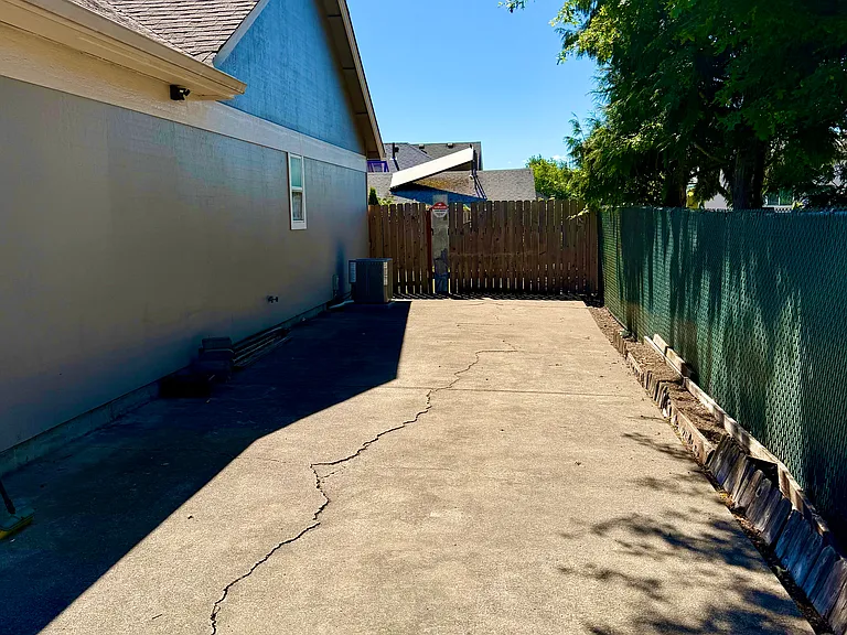 5067 Royal Ave — Photo 14