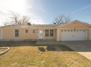 913 Russell Rd, Everman, TX 76140