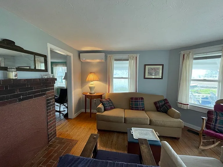 230 Bay Ave #230 — Photo 16