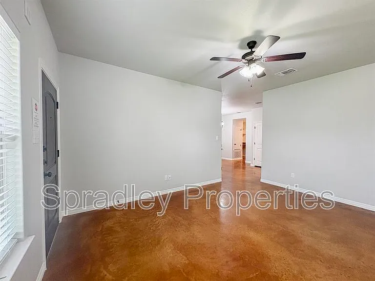 204 Juniper Dr #B — Photo 2