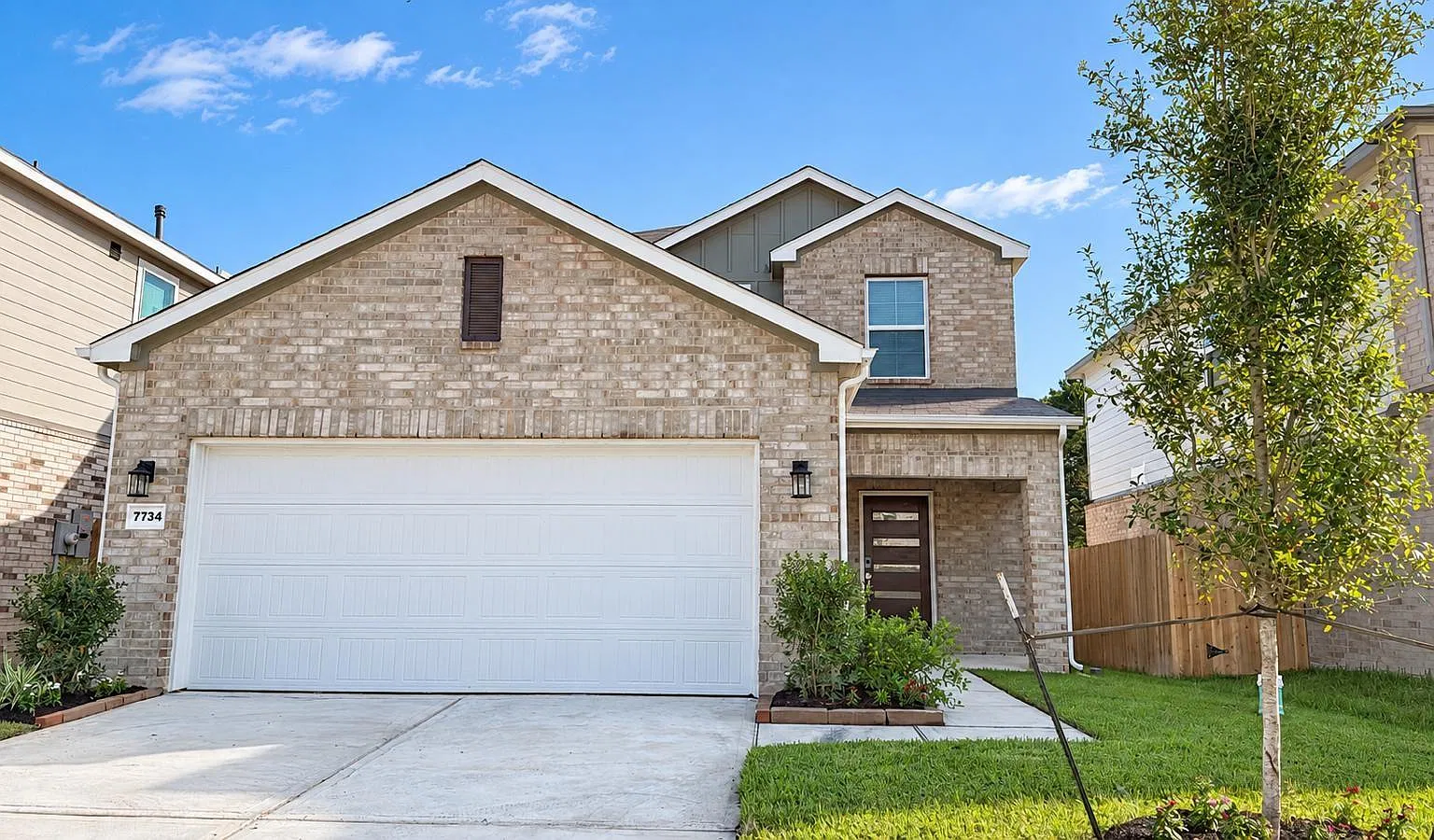 4 bed, 2.5 bath, $2,400 — Photo 1