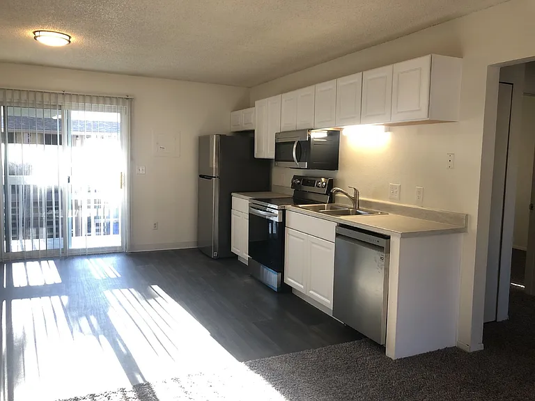 865 Hathaway Dr #C — Photo 6