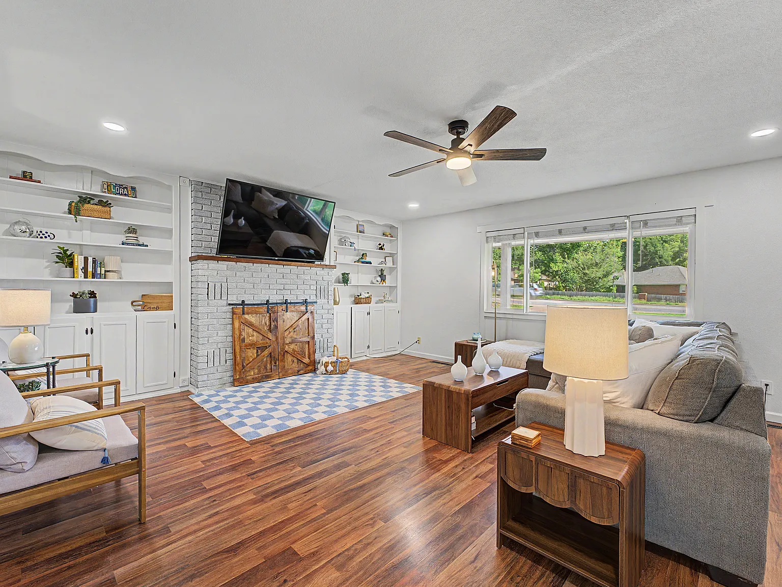 209 Cheri Whitlock Dr — Photo 2