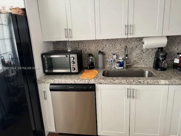 1325 W 4th Ln, Hialeah, FL 33010