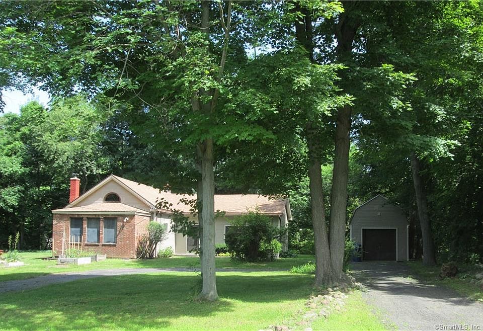 2nd image of 242 Dart Hill Rd