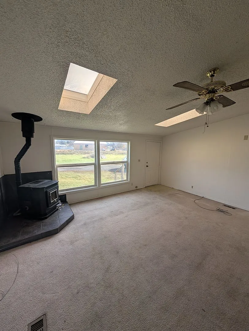 3 Bedroom 2 Bath House — Photo 2