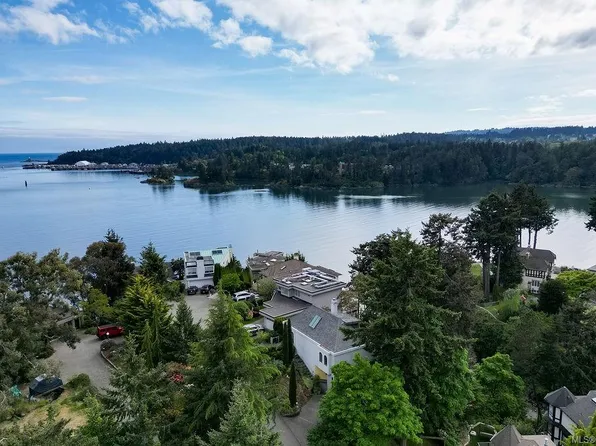317 Bessborough Close, View Royal, BC V9B 5M3