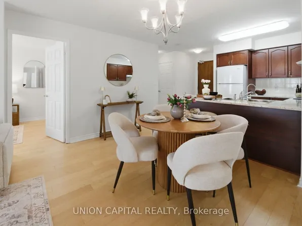 35 Hollywood Ave #211, Toronto, ON M2N 0A9