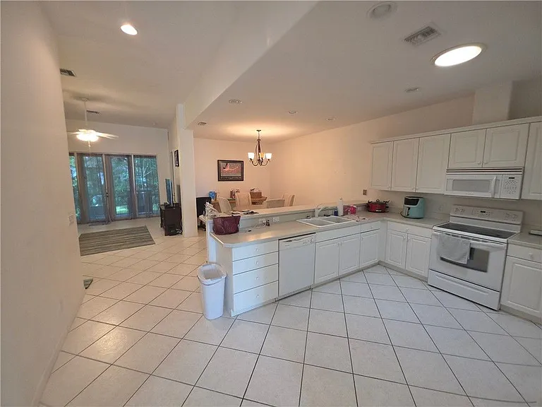 417 Pineapple Sq SW #417 — Photo 4