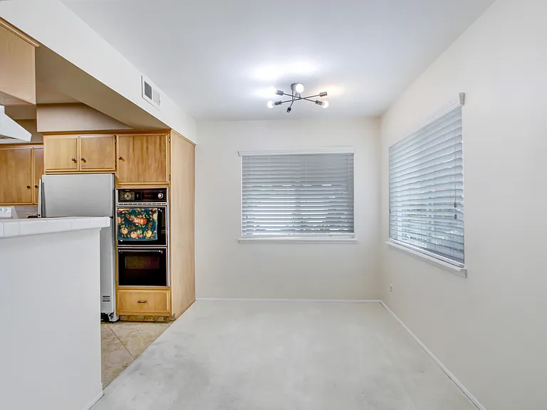 519 W Berkeley Ct — Photo 7