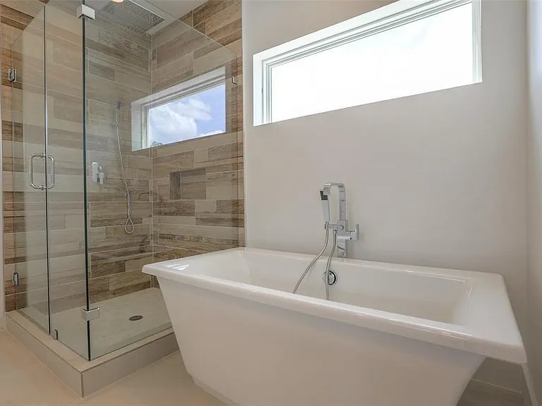7714 Jacquelyn Oaks Rd — Photo 14