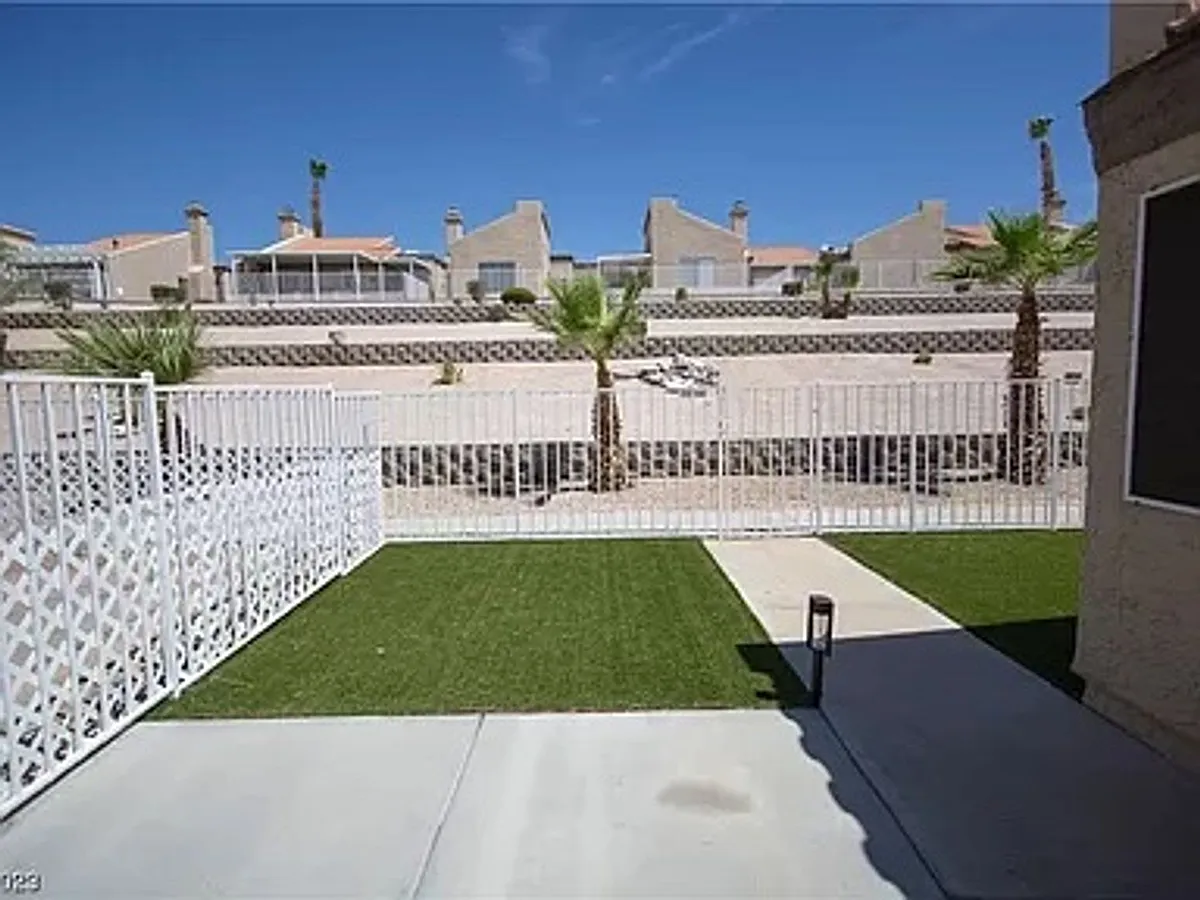 Building Photo - 2212 High Dunes Ln