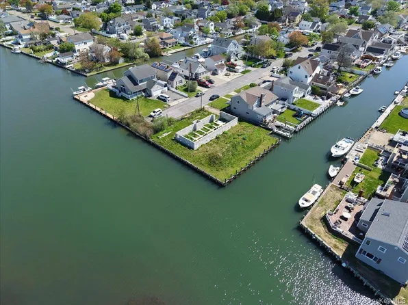 (undisclosed Address), Babylon, NY 11702