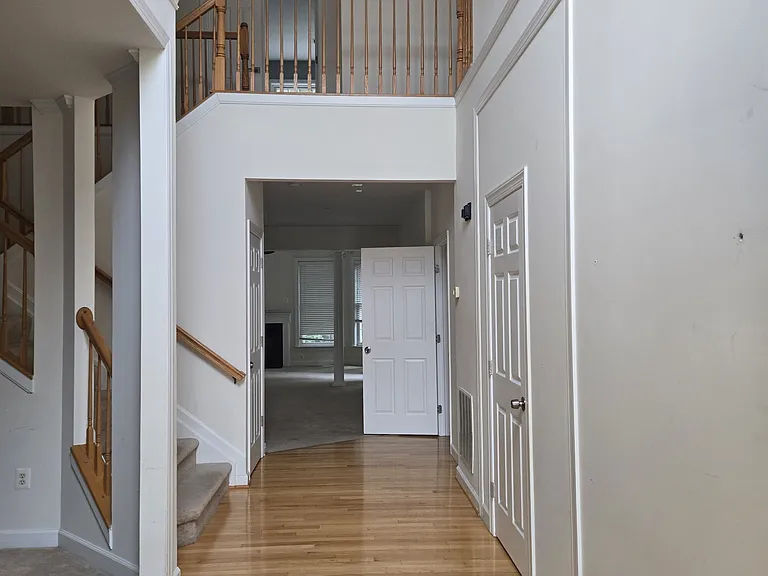 10225 Everley Ter — Photo 2