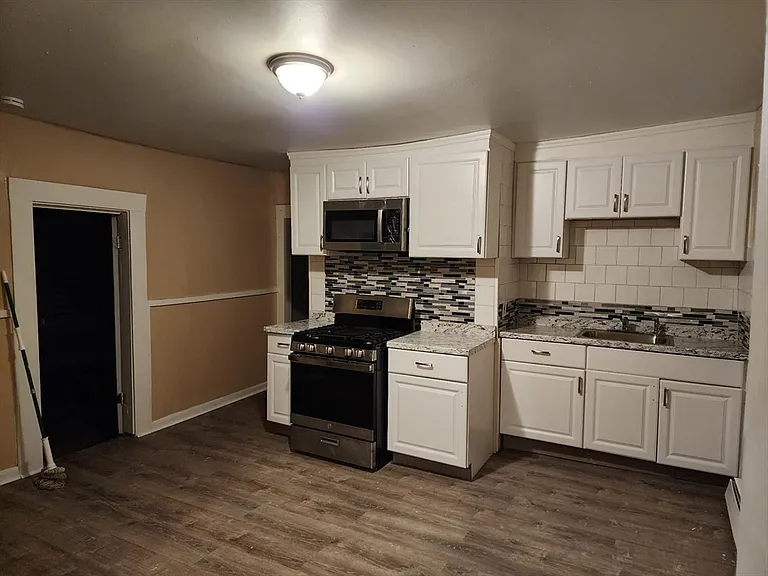 207 Court St #1 — Photo 15