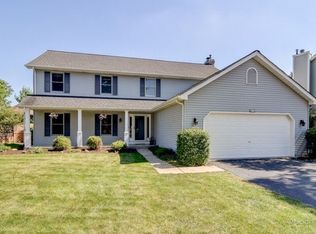 678 Clarendon Ln, Aurora, IL 60504