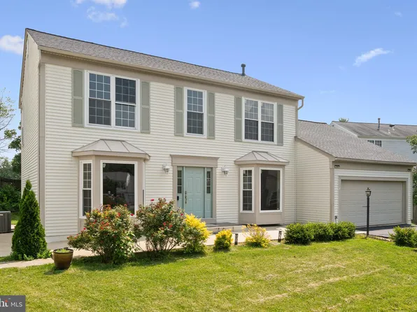 2795 Maple Ridge Dr, Woodbridge, VA 22192